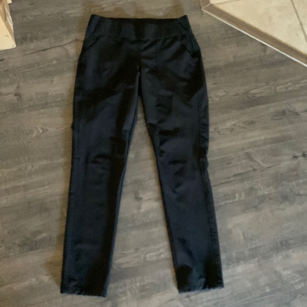 Weatherproof slim vintage pants size Small. 2 front pockets and 2 back pockets